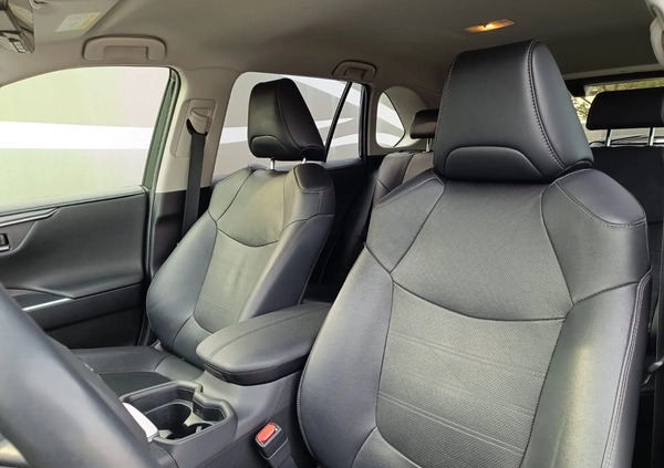 Toyota RAV4 cena 145000 przebieg: 146700, rok produkcji 2020 z Brwinów małe 352